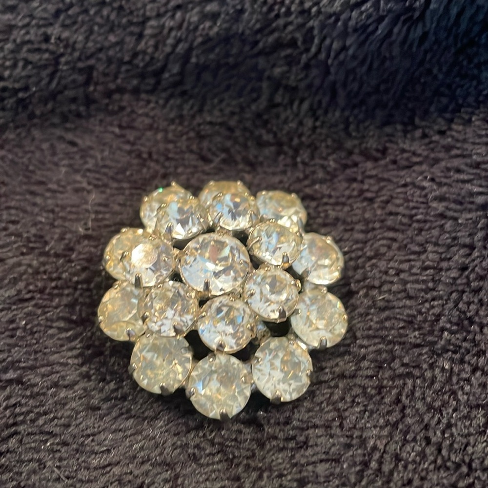 Vintage rhinestone, starburst design brooch ￼